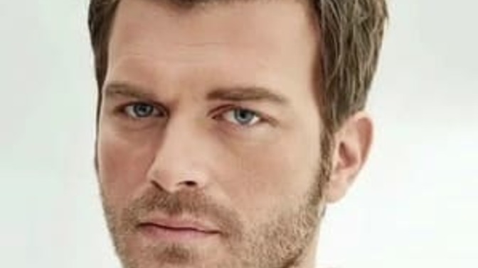 Kıvanç tatlıtuğ yakışıklı mı? Kıvanç Tatlıtuğ'a yakışıklı değil diyenlerin nasıl bir bakışı var? Sizce de aşırı yakışıklı değil mi?