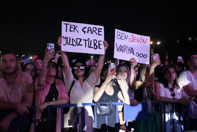 Yıldız Tilbe konserini 100 bin kişi izledi, Kocaelide hayat durdu. O 100 bin kişiden biri olmak ister miydin?