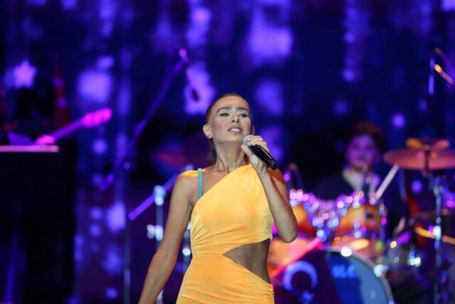 Yıldız Tilbe konserini 100 bin kişi izledi, Kocaelide hayat durdu. O 100 bin kişiden biri olmak ister miydin?