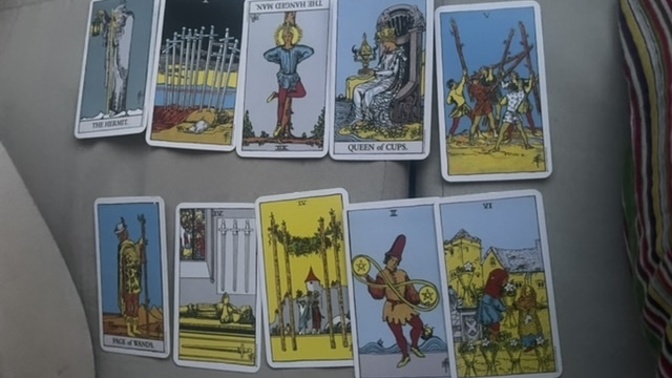 Tarot kartlarim var lutfen yorum yaparmisiniz eig veriyroim🙏?