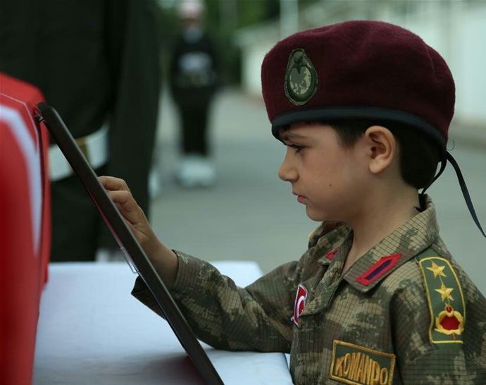 Bazen gözler sözleri öldürür
