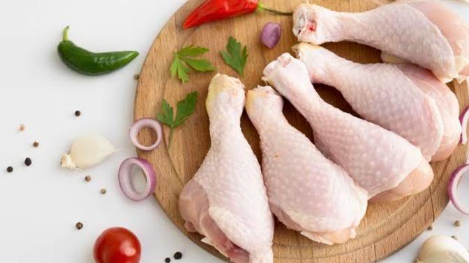Çi̇ğ tavuk yer mi̇si̇n?