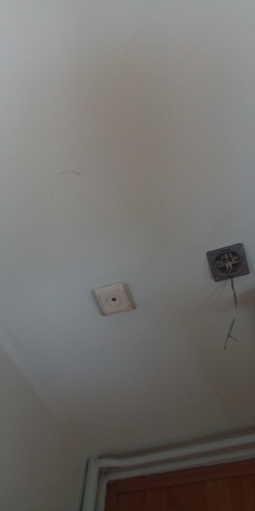 Evdeki prizden ses geliyor elektrikçi çağırmali mıyım?