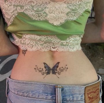 Bel dövmesi yaptıracak bu kıza hangi modeli önerirsiniz?