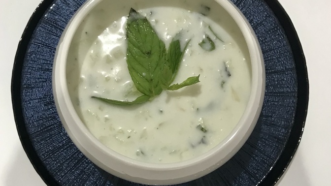 Cacık sarımsaklı mı olmalı, sarımsaksız mı?