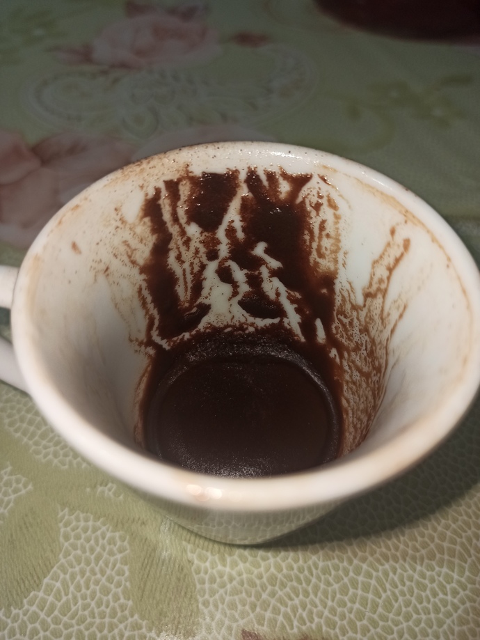 Lutfen rica etsem kahve falıma bakar mısınız bilenler lütfen lütfen?
