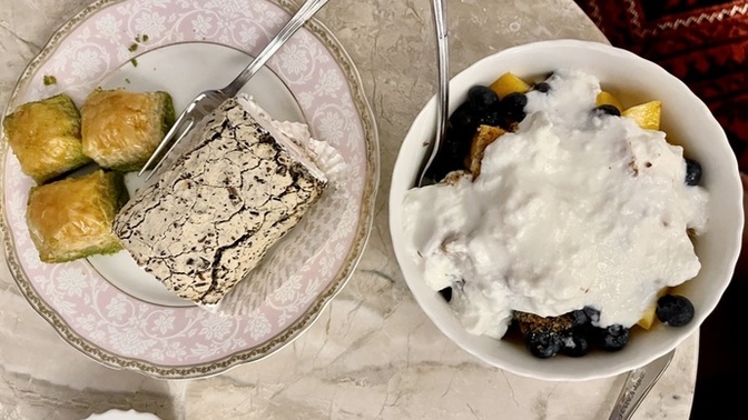 Gece, tatlı mı meyveli yoğurt mu tercihin olur?