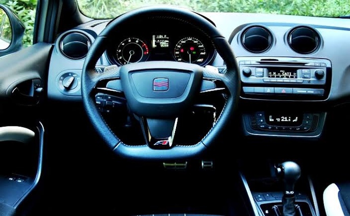 Golf 2.0 TSI R 4Motion Ve Seat İbiza 1.4 TSI Sport Coupe Cupra Hangisini Seçersiniz?