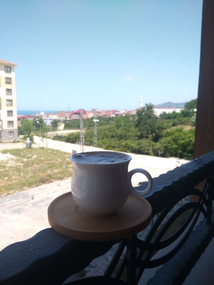 Şu an kimin kahvesini içiyorum tahmin edin KS?