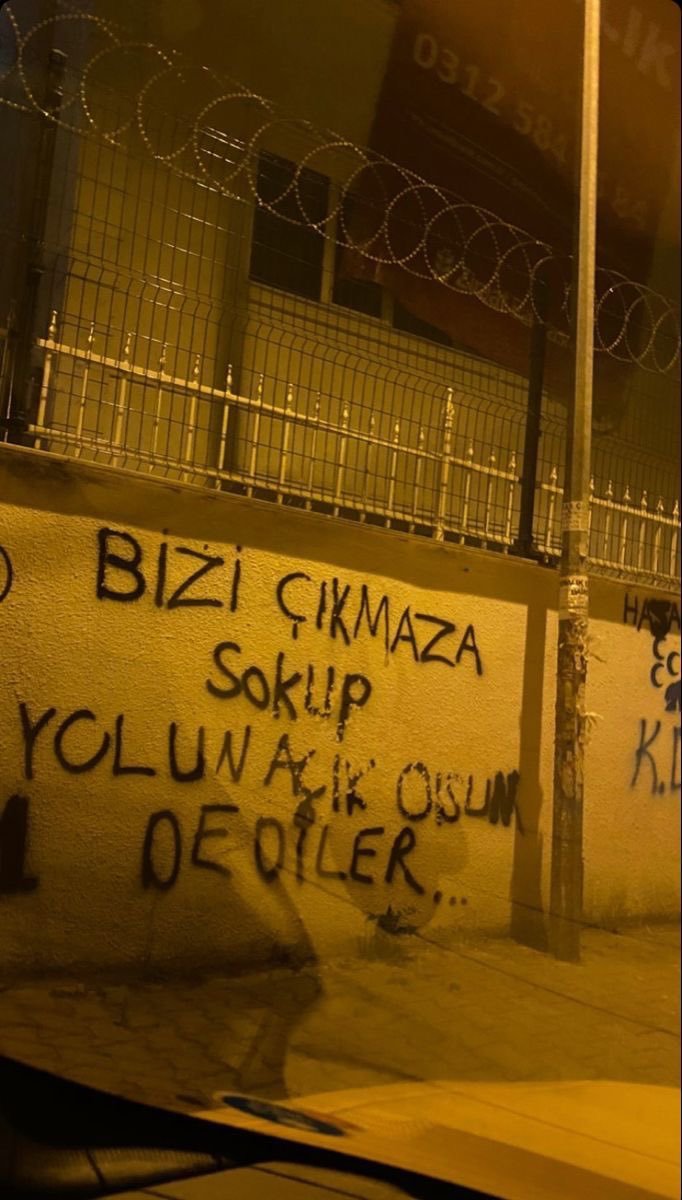 Benim gibi bir ay parcasi niye sevilmiyor?