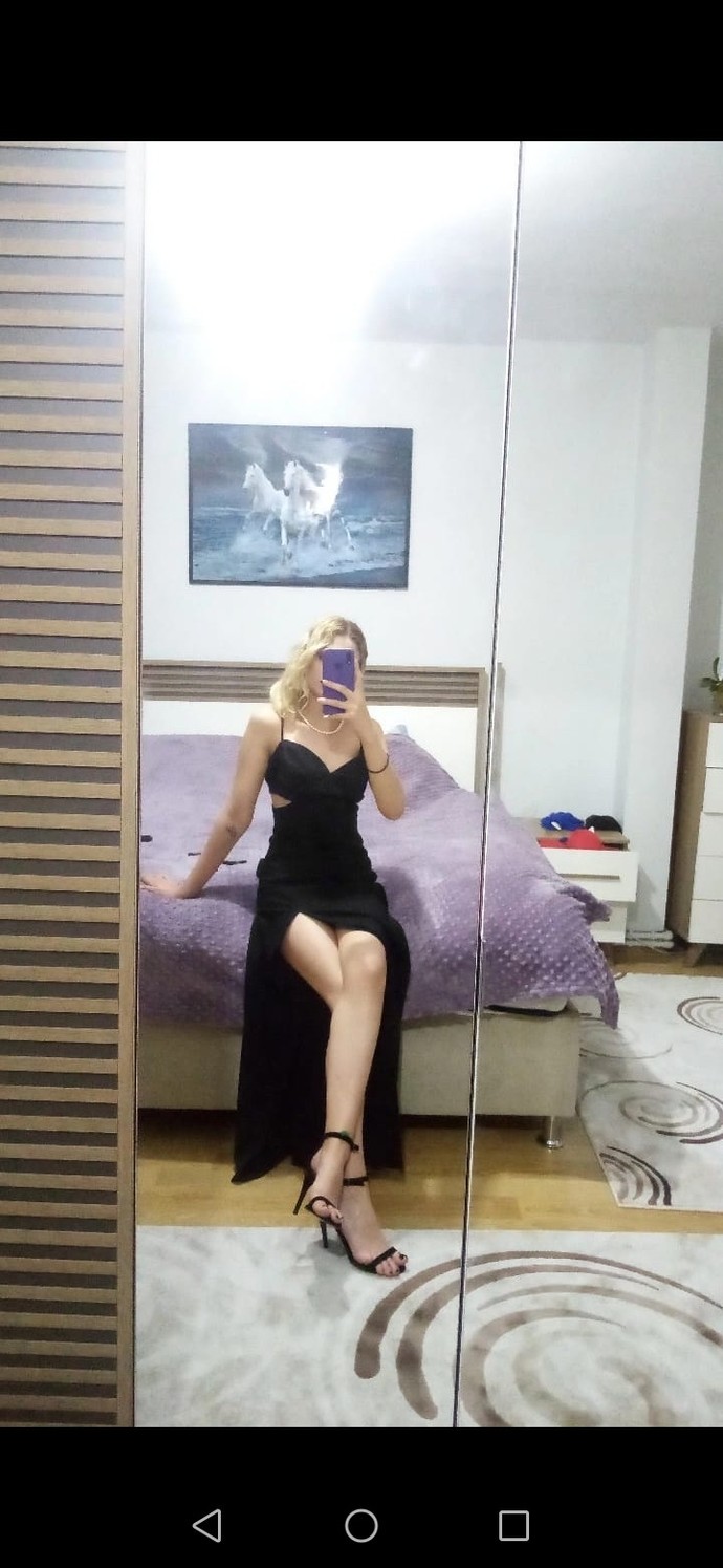 Bu elbisenin üzerine hangi saç olur sizce?