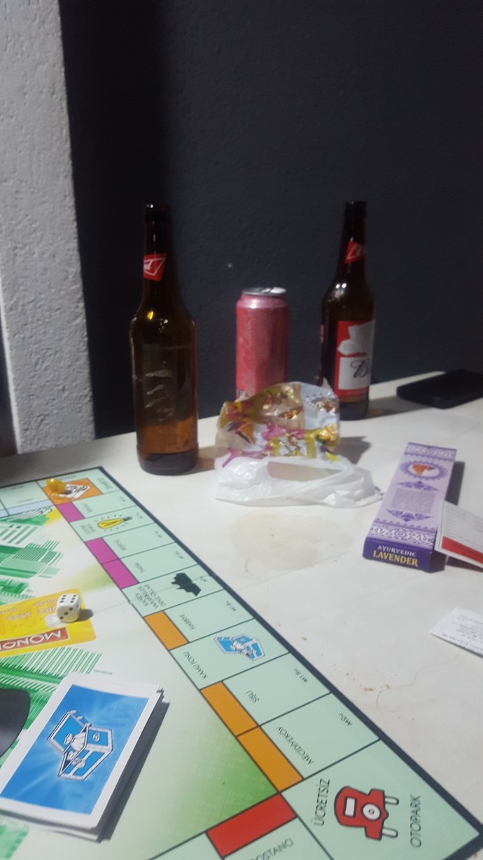 Su mu içeyim limonata mı?