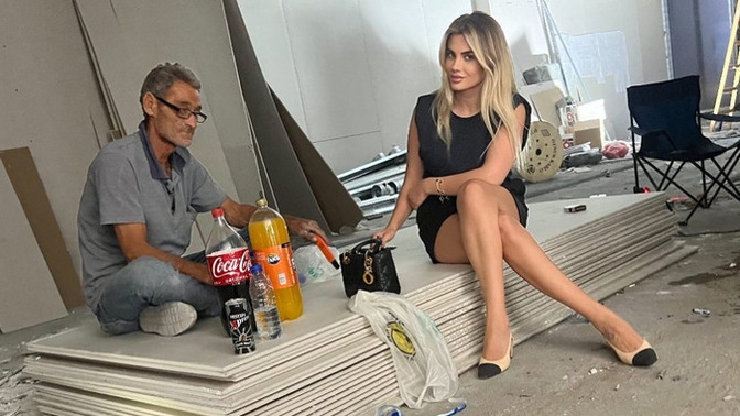 Mimar dediğin, emekçinin yanına güzel giyinip süslenip gider😃 Sizce de öyle değil mi?