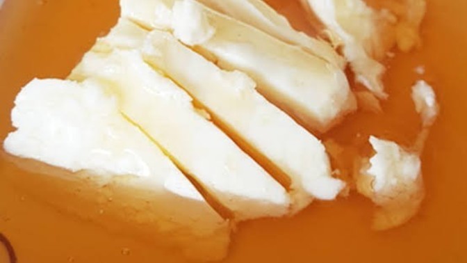 Sabah kahvaltısında da bal tereyağı mı ekmeğe sürersin yoksa tereyağı reçel mi?