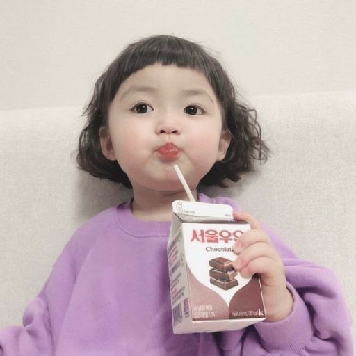Çikolatalı ve çilekli sütü kapıştırsak kim kazanır🍫 🍼🍓?