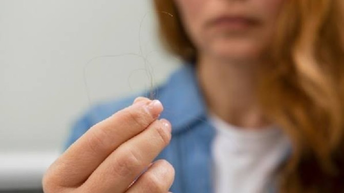 Dönem dönem başlayan saç dökülmesine karşı hangi şampuanı önerirsiniz?