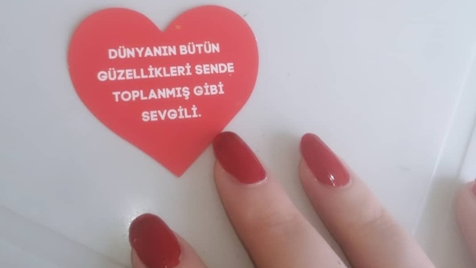Yüzünüzdeki tebessümün sebebi olan biri oldu mu hayatınızda?