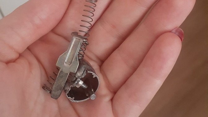 Bu kapı tamir edilir mi 😀 yoksa yeni kilit mi alicam?