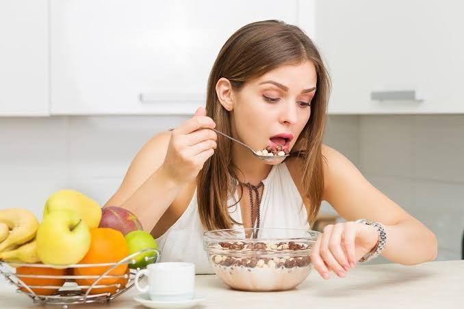 Yemeğinizi hızlı yiyip kalkanlardan mısınız?