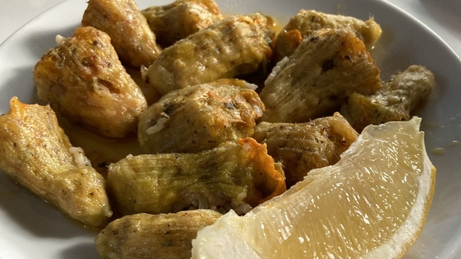 Kabak çiçeği dolması yiyen var mı?