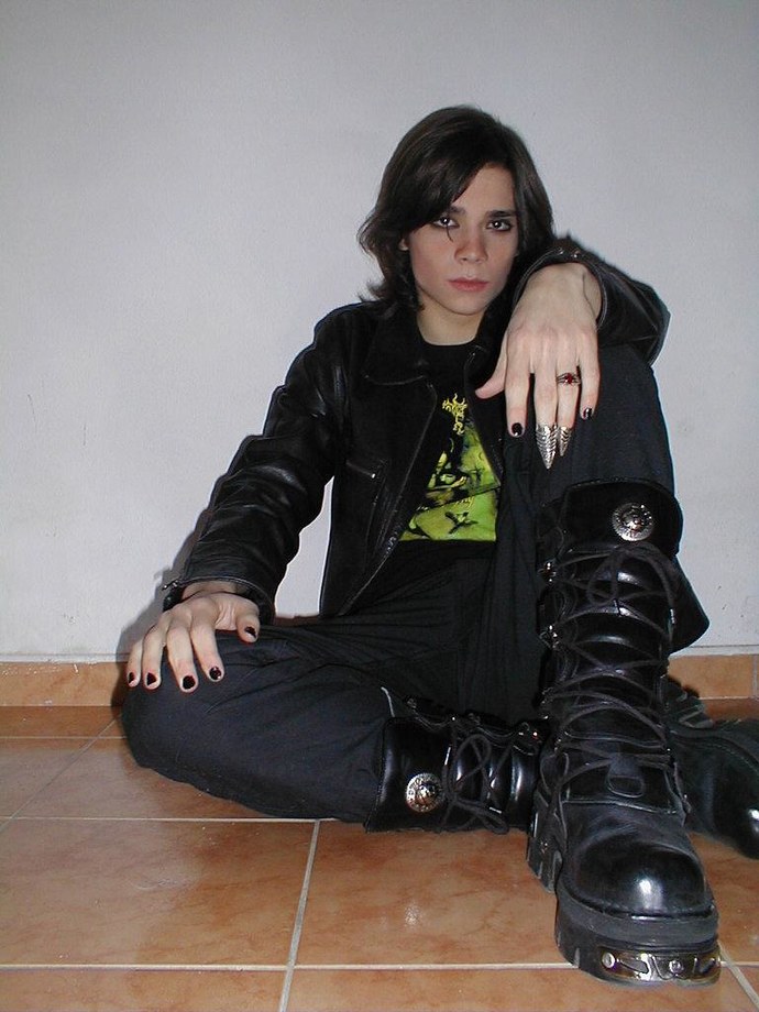 KS de var mı şöyle cool gothic boys?