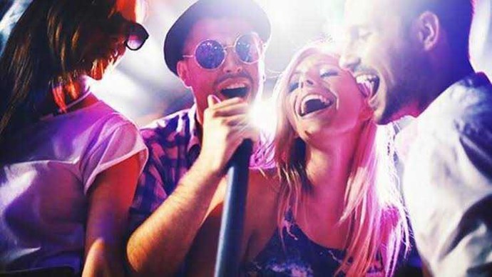 Karaoke yaparken utanır mısınız?