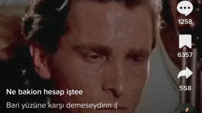 Bu adamın oynadığı dizi/film ismi nedir?