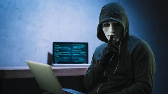 İnternet aleminde hacklenen olmak mı, asosyallikten hacker olmak mı daha kötü?