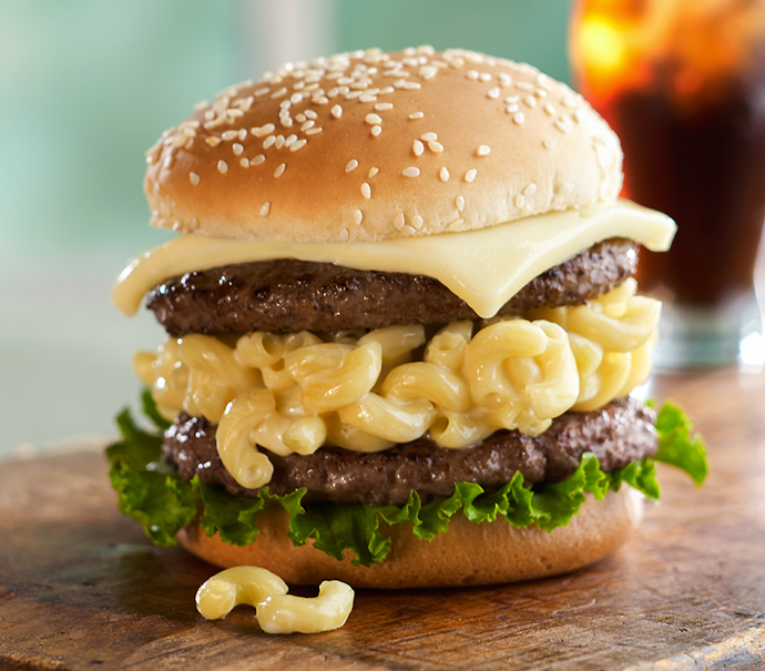 Hamburgerin içine makarna yakışıyor mu?