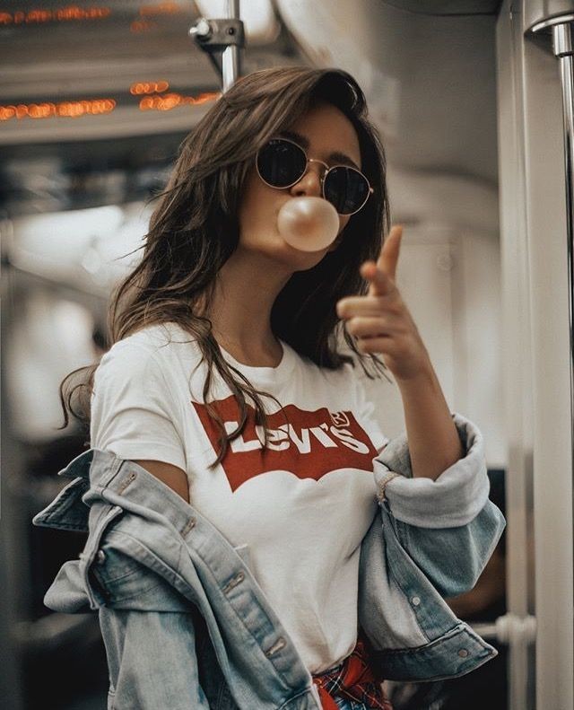 Mum kadar ışık veremeyenlerin kendini yıldız kadar parlak görmesine ne diyorsunuz?