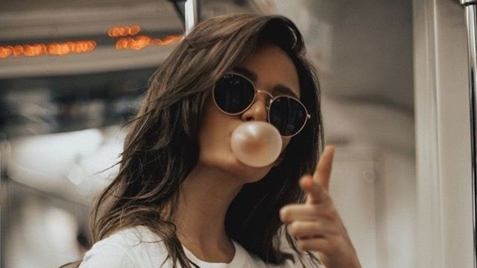 Mum kadar ışık veremeyenlerin kendini yıldız kadar parlak görmesine ne diyorsunuz?