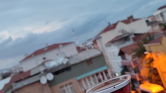 Çay yalnız içilmez mi?