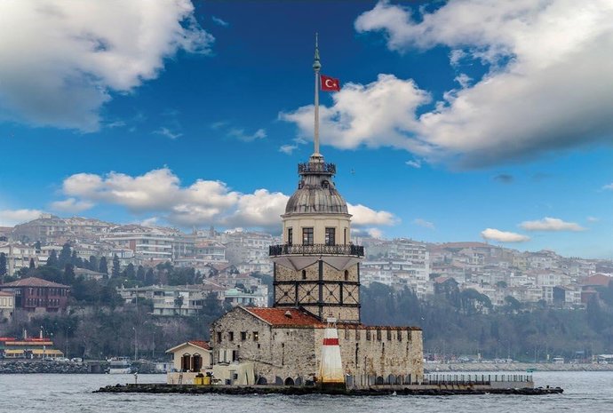 Kız kulesinin yeni hali! Eskisi mi güzel yoksa restore edilmiş hali mi?