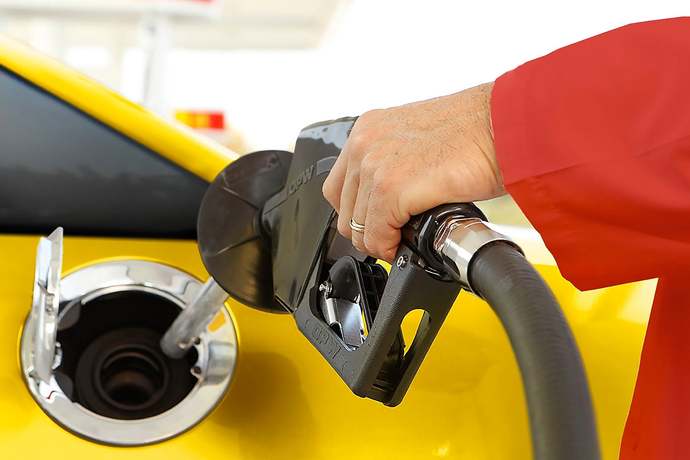 Benzine 56 kuruş, motorine 69 kuruş zam yapıldı. Sizce sene sonu fiyatlar ne alemde olur?