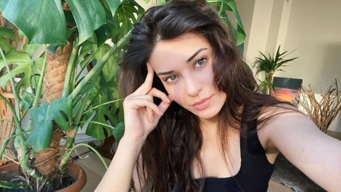 Devrim Özkan, en popüler Türk kadın oyuncu oldu! Geleceğin starı diyebilir miyiz?