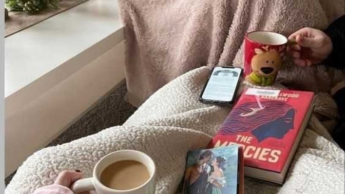 Yetişkinlerin hikaye kitabı okuması absürt müdür?