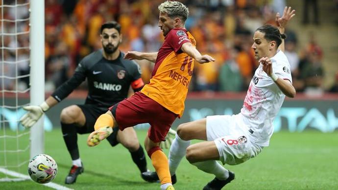 Galatasaray 2 - Gaziantep FK 1... Aslan 90+1de seferovic ile kritik bir 3 puan aldı! Maçı nasıl buldunuz?