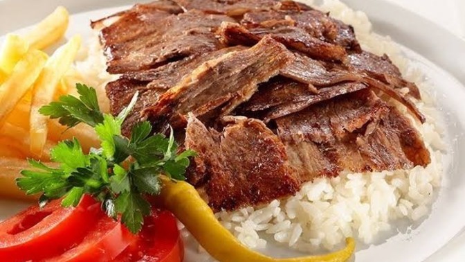 Pilav üstü et döner mi seversiniz yoksa tavuk döner mi?