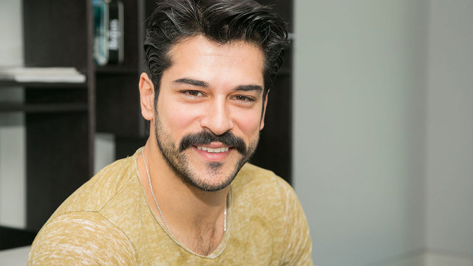 Sizce Burak Özçivit abartılacak kadar yakışıklı mı?
