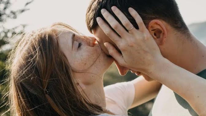 Bir kadının en tatlı flört davranışı sizce nedir 💕?