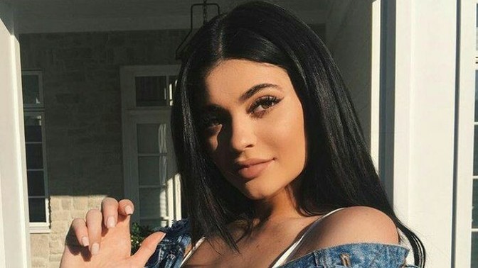 Doğuştan simsiyah saçlarınız olsa renk değişimi düşünür müsünüz?