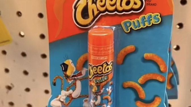Cheetos cips aromalı dudak parlatıcısı yapıldı. Siz alır mıydınız?