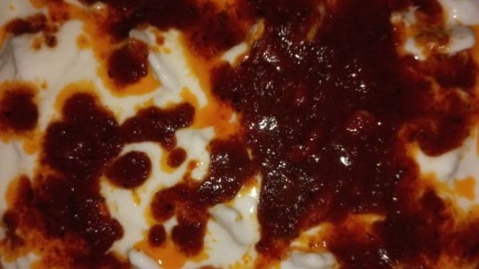 Mantıyı salça soslu mu seversin, sade tereyağlı mı?