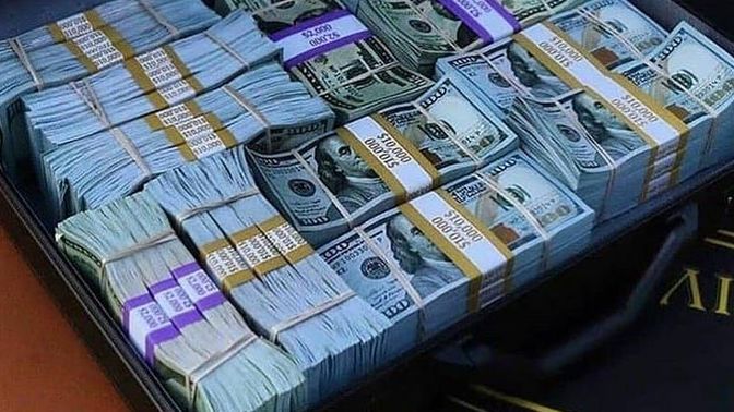 Çantanız, bir çanta dolusu dolarla karışsa ne yaparsınız?