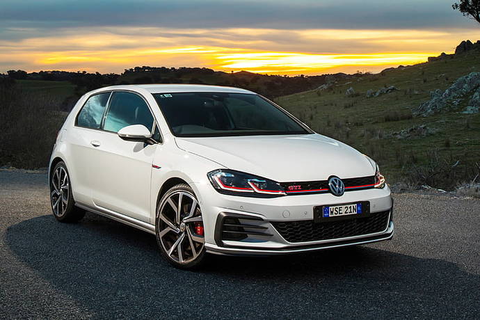 Volkswagen Golf güncel fiyatlarını açıkladı! Sizce Golf bu fiyatlara değer mi?