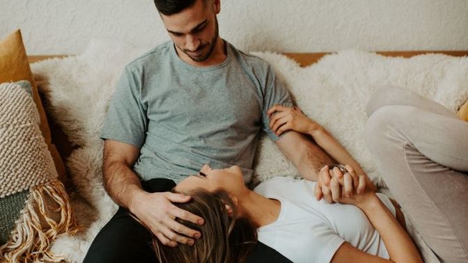 İki güzel söze tav olan keriz midir, aşık mı?