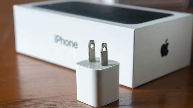 Kutulardan şarj aleti çıkmadığı için Brezilya'da iPhone satışı yasaklandı. Kutularda şarj aleti olmalı mı?