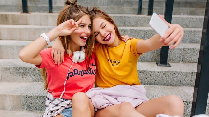 Z kuşağının yeni trendi efektsiz foto paylaşmak oldu! Gençler Instagram'ın sonunu getirir mi?