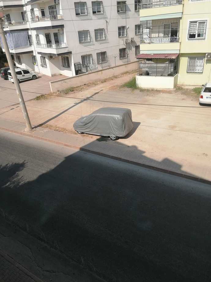 Bu branda arabada güneş yanığını engeller mi yoksa gölge bir yere mi koymak gerekir?