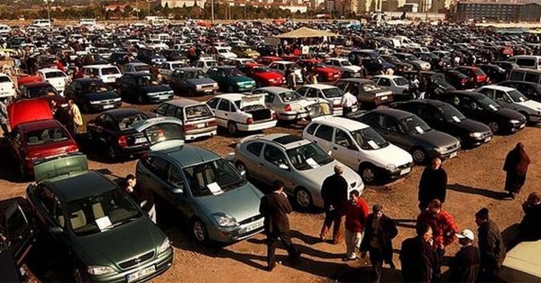 Bu fiyatlara rağmen araba ilanlarına bakanlar var mı?